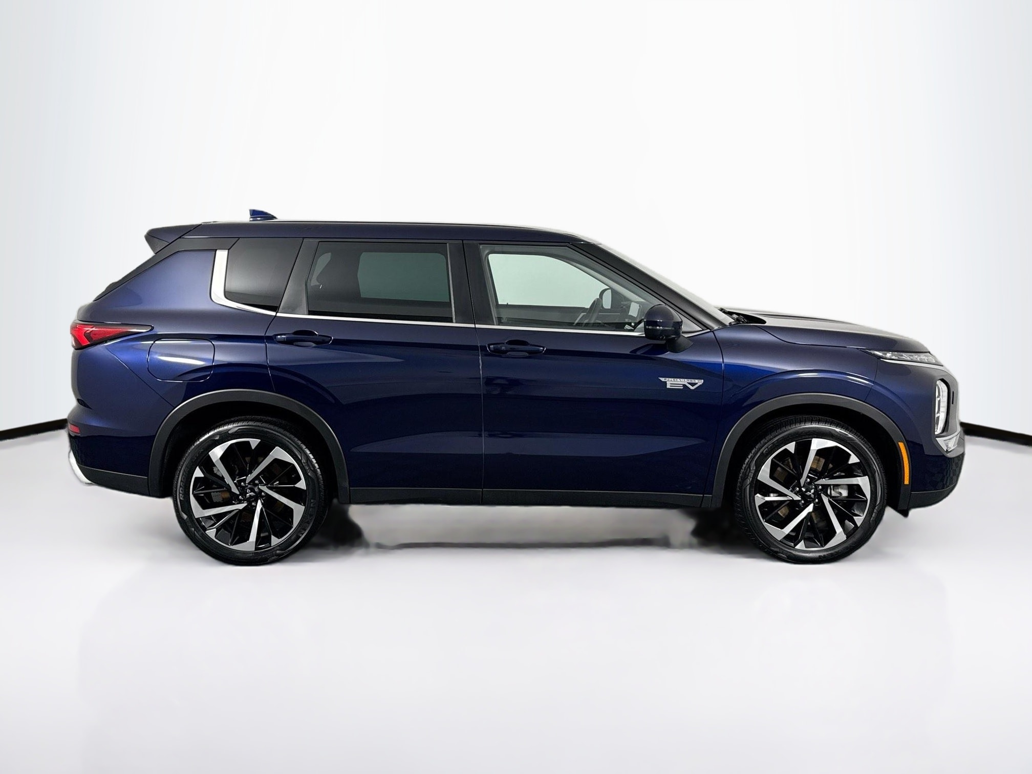 2023 Mitsubishi Outlander Plug-In Hybrid SE - Photo 16