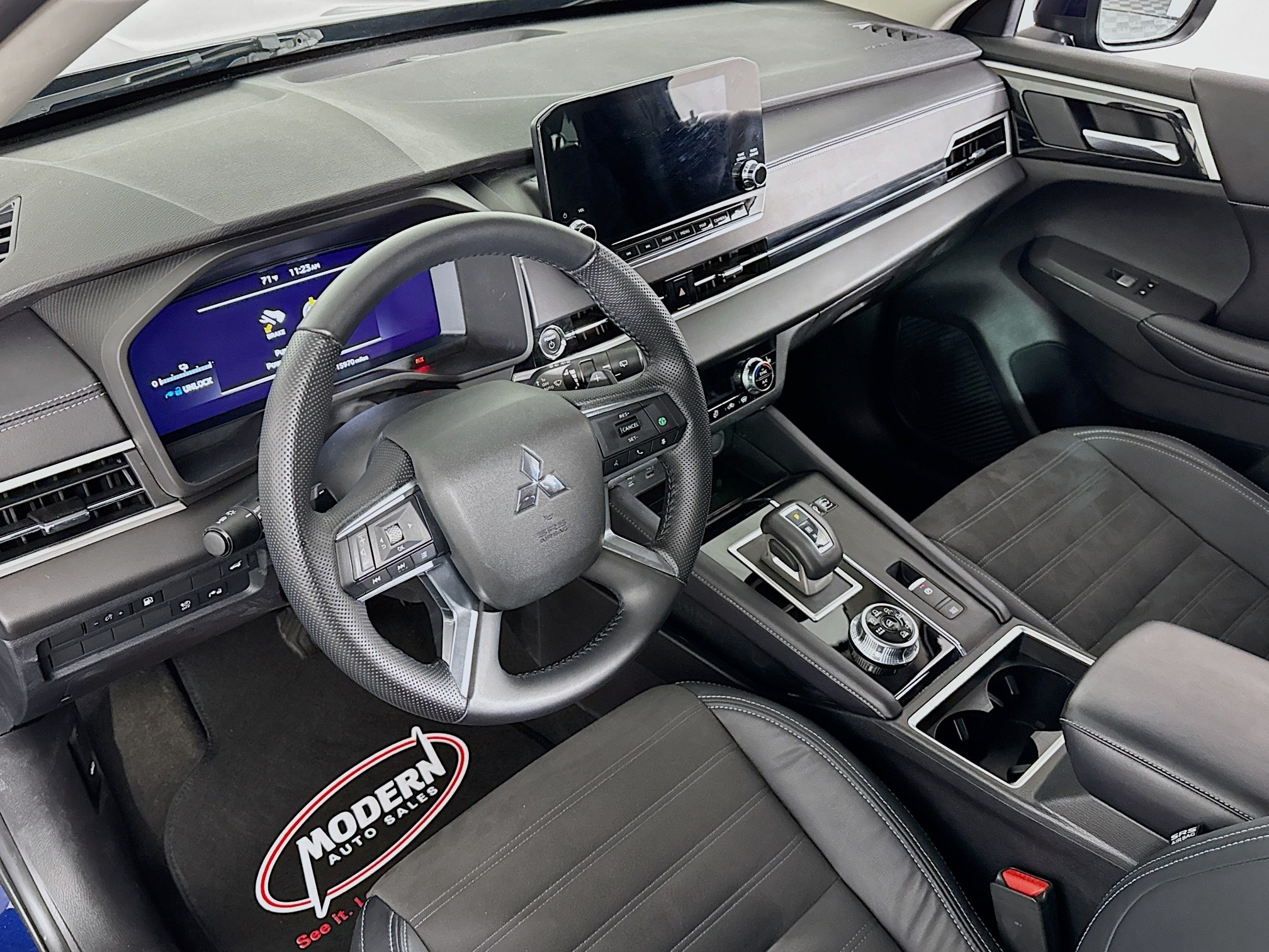 2023 Mitsubishi Outlander Plug-In Hybrid SE - Photo 8