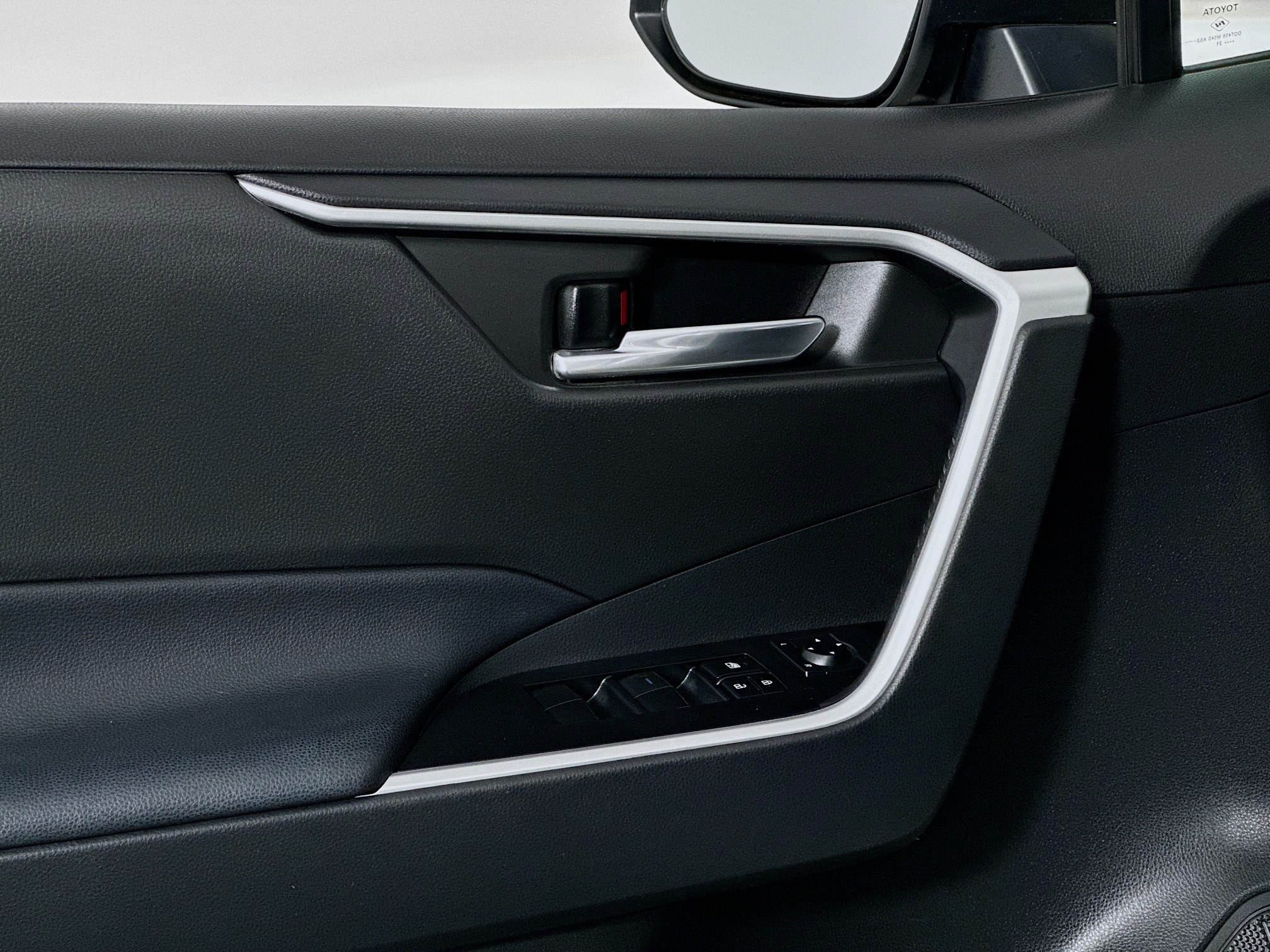 2021 Toyota RAV4 XLE - Photo 17