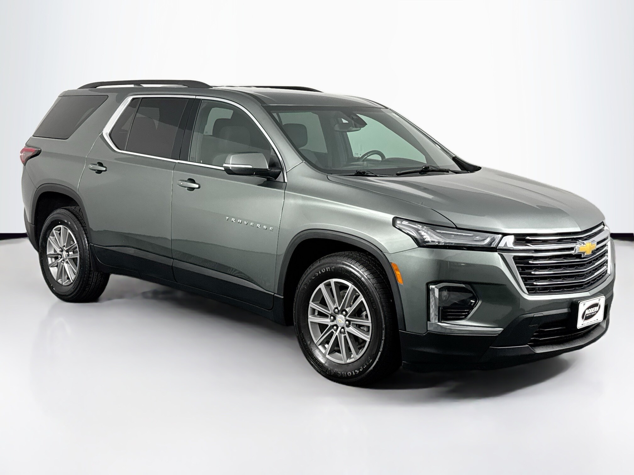 2022 Chevrolet Traverse photo 2