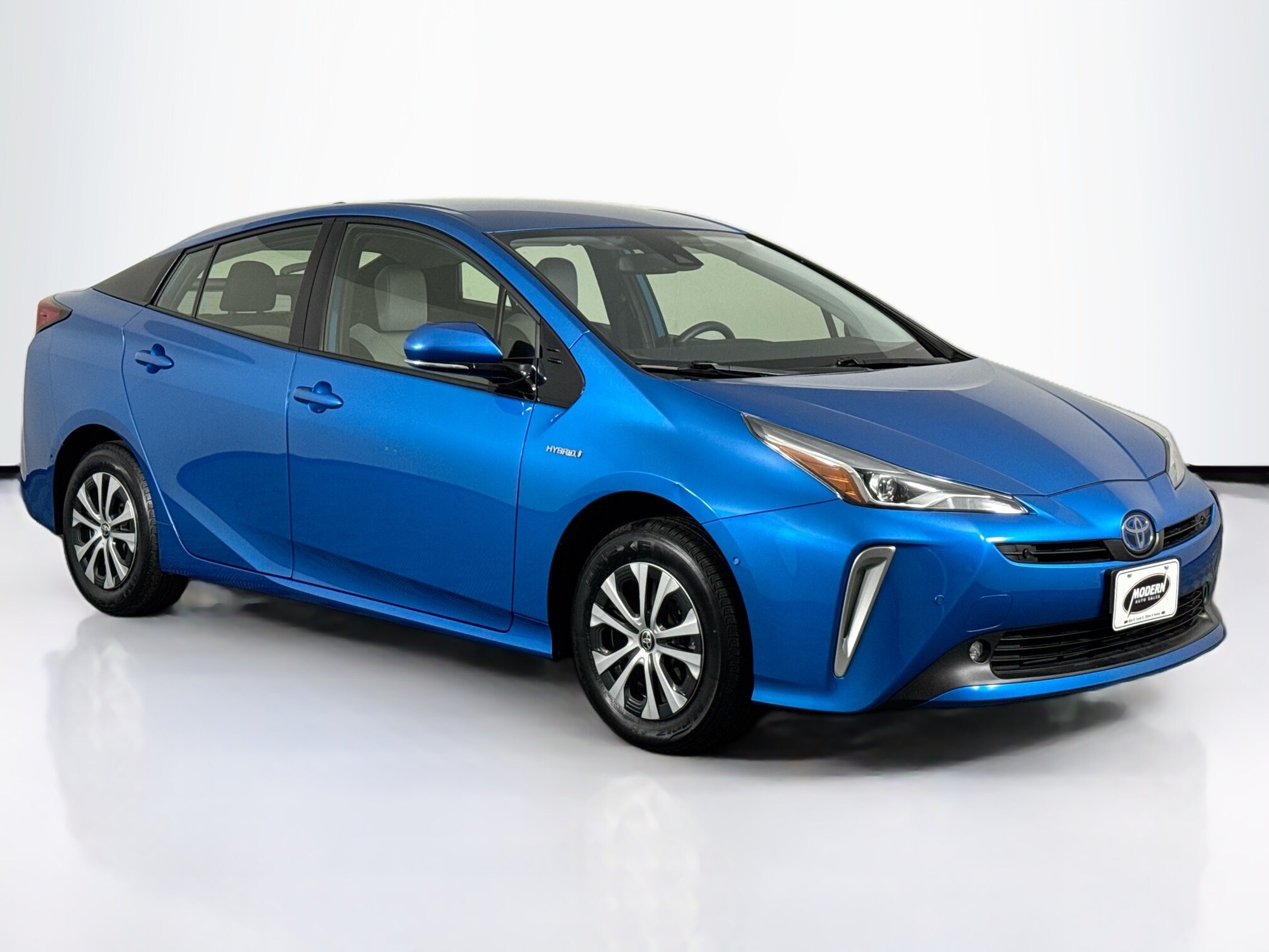 2019 Toyota Prius LE AWD-e photo 2