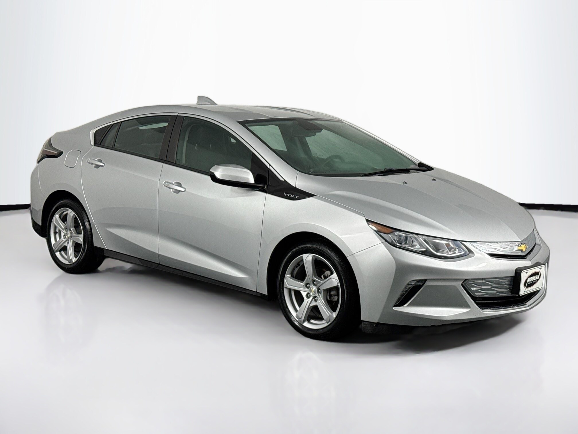 2018 Chevrolet Volt LT photo 2
