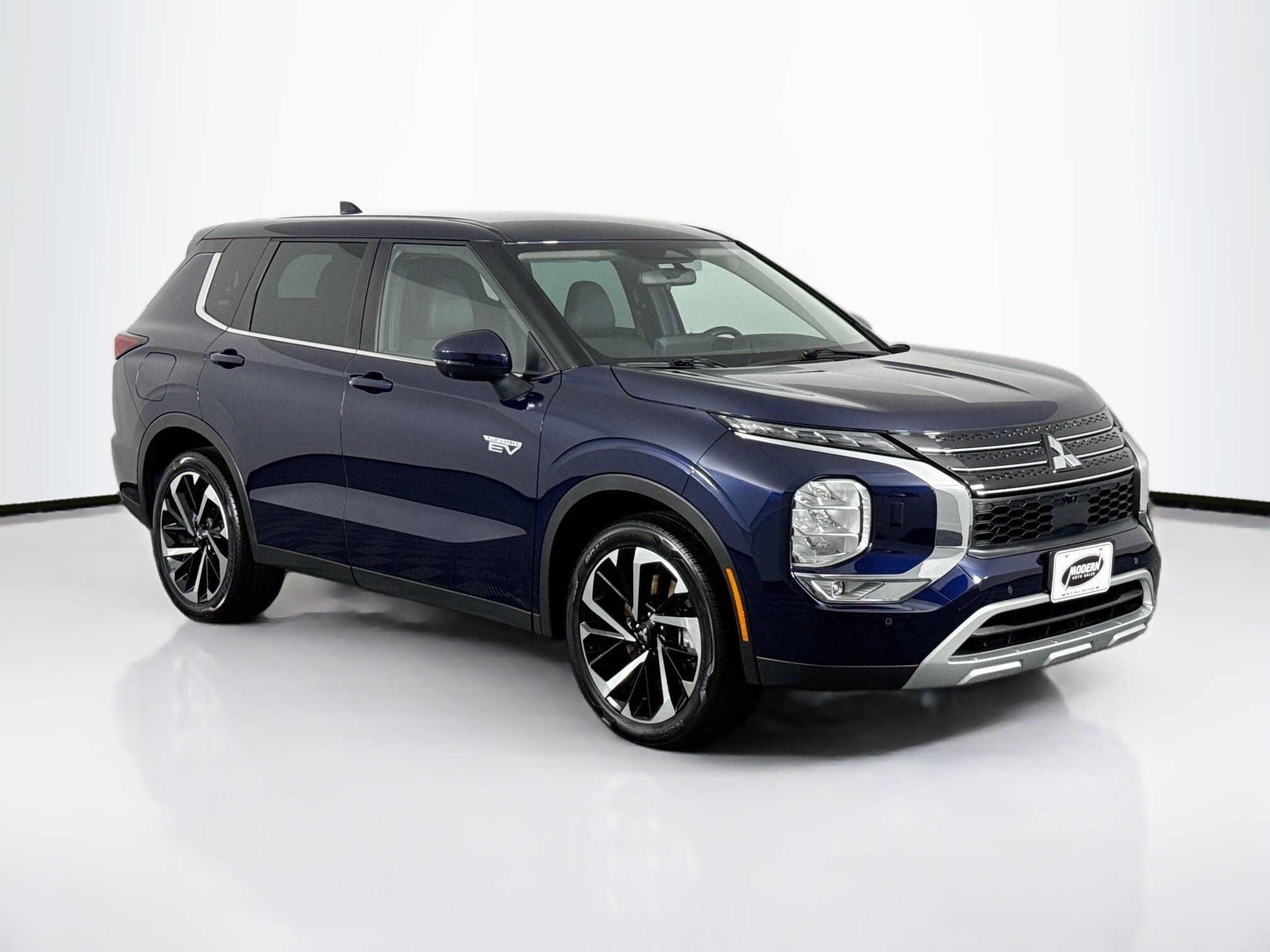 2023 Mitsubishi Outlander PHEV SE photo 2