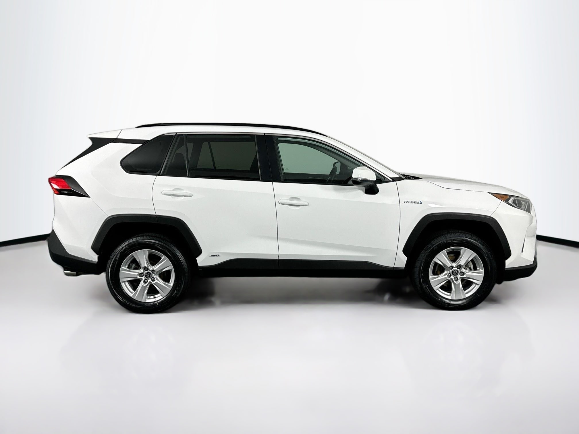 2021 Toyota RAV4 XLE - Photo 12