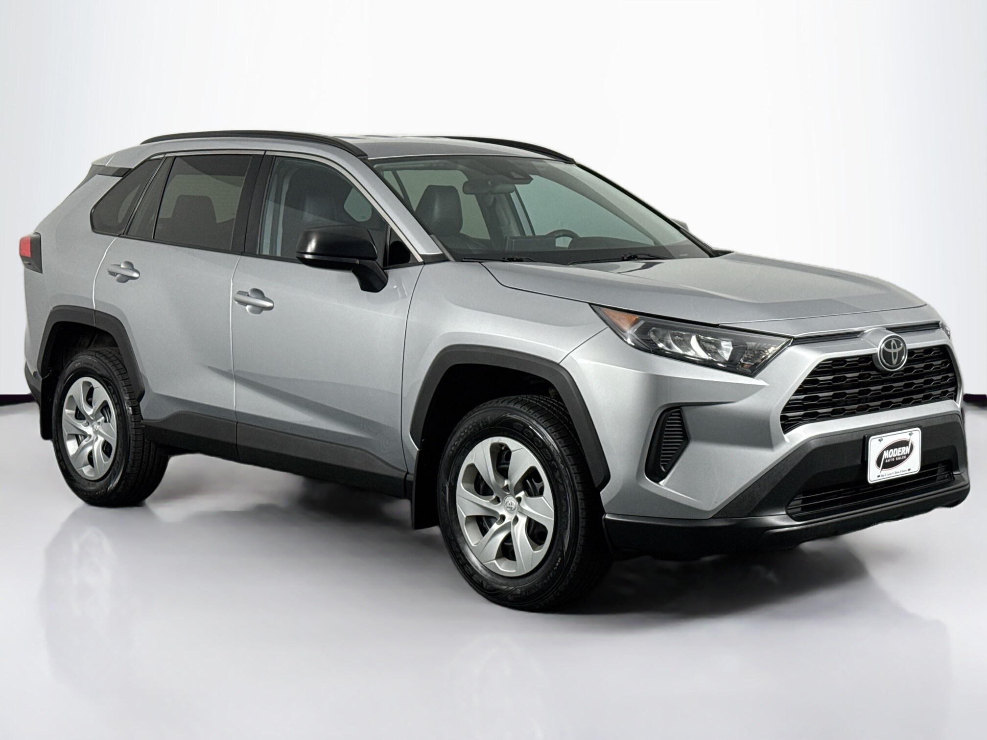 2021 Toyota RAV4 LE photo 2