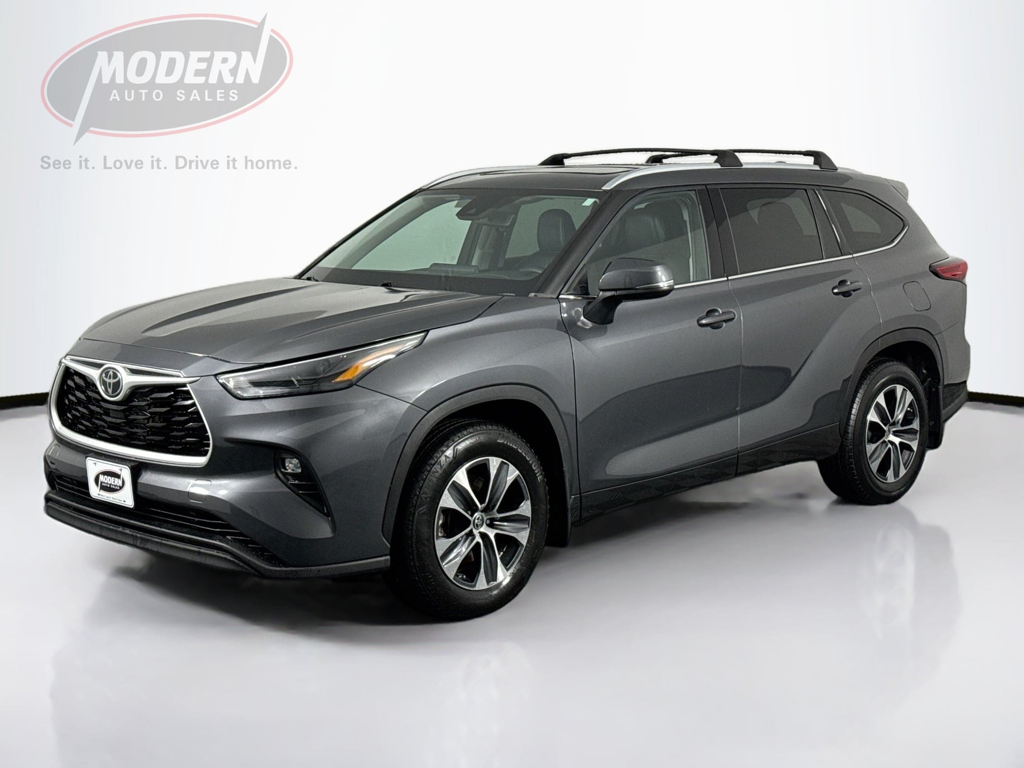 2022 Toyota Highlander XLE's photo