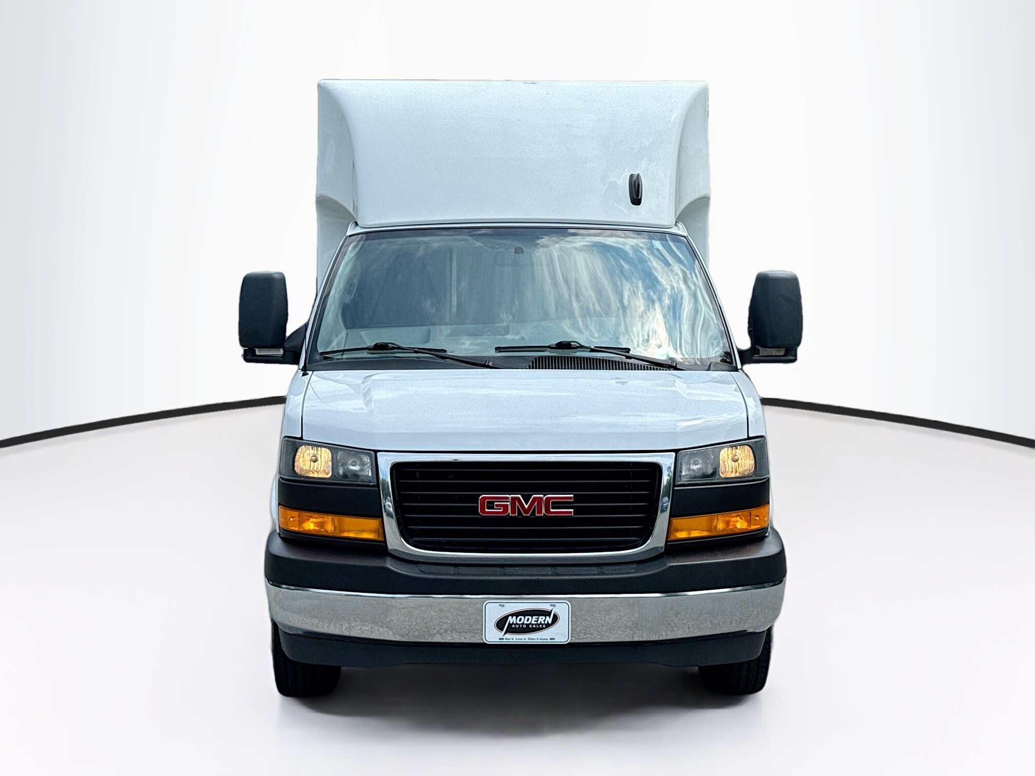 2022 Gmc Savana 3500 Cutaway photo 4
