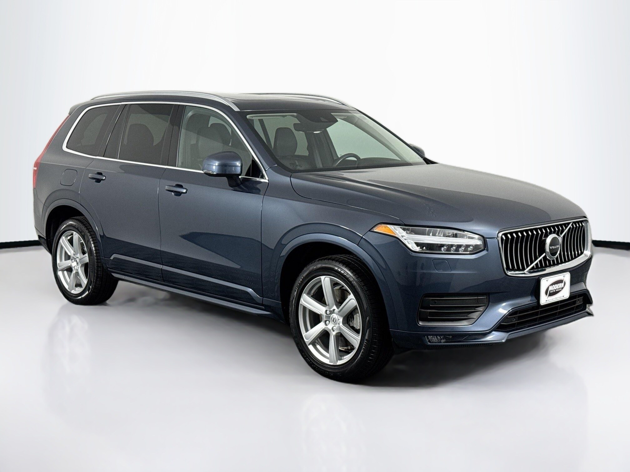 2022 Volvo XC90 T5 AWD Momentum photo 2