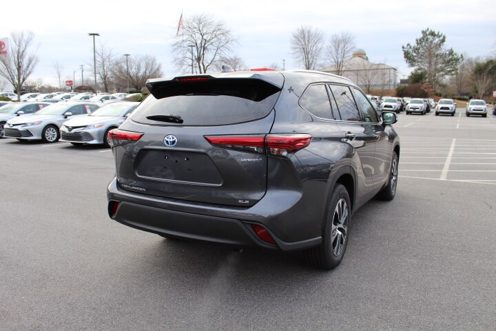 New 2021 Toyota Highlander Hybrid XLE 5 in Winston-Salem #4N7661