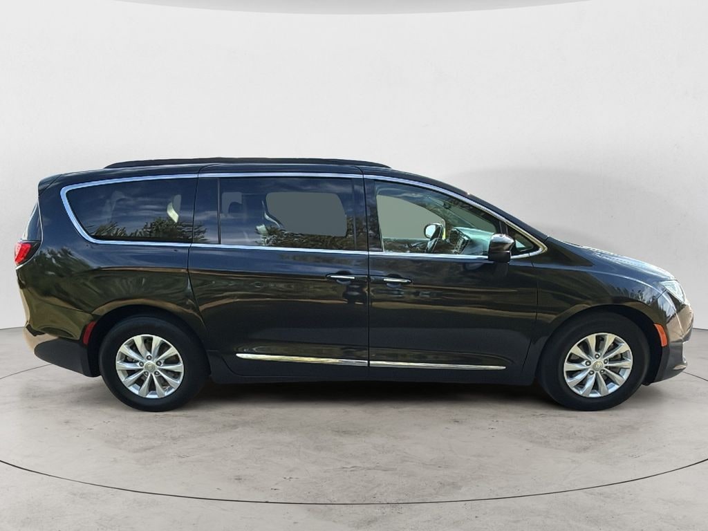 Used 2017 Chrysler Pacifica Touring L Minivan/Van