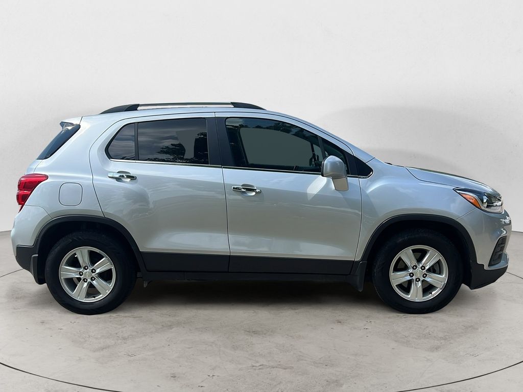 2019 Chevrolet Trax LT photo 2