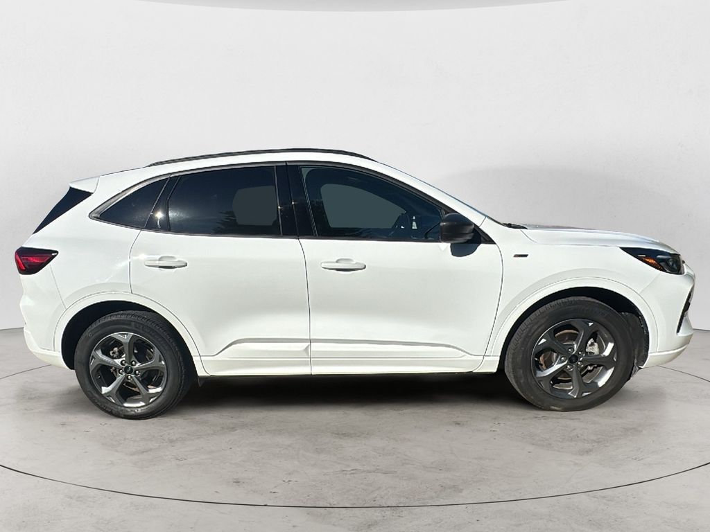 2023 Ford Escape ST-Line photo 4