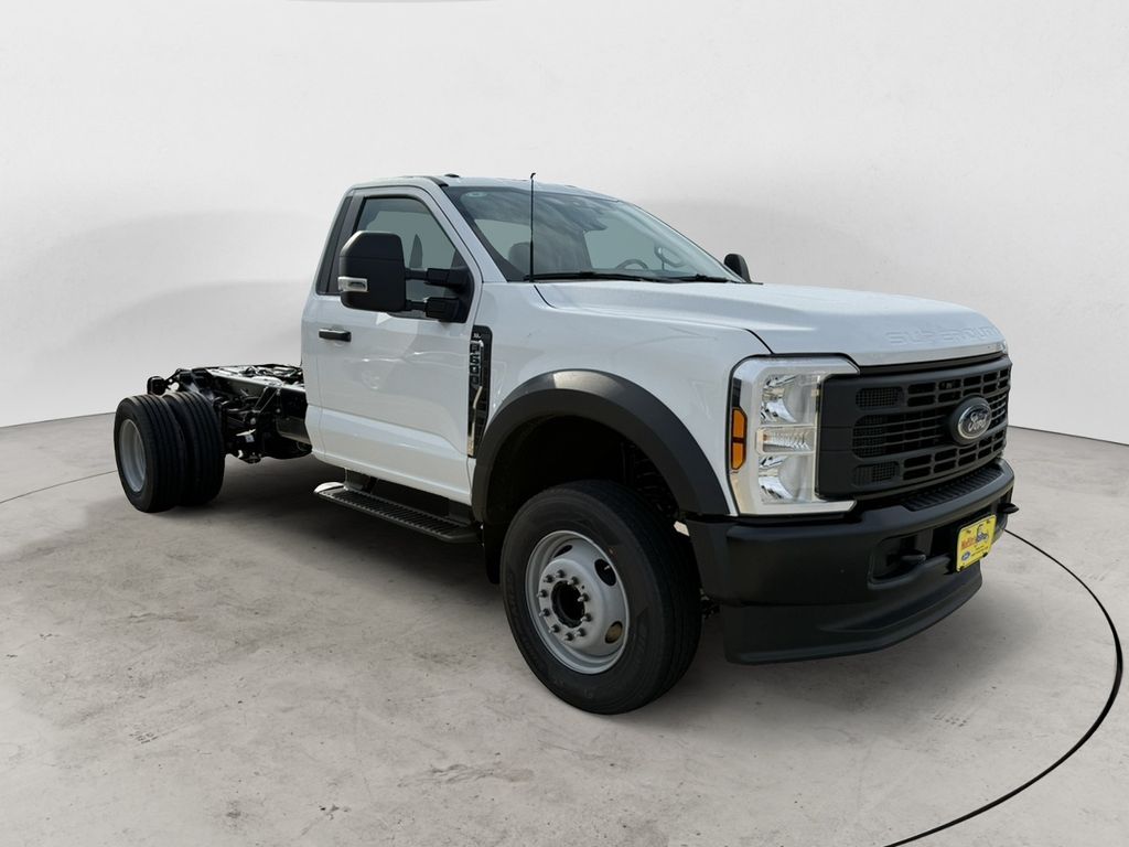 2025 Ford F-600 photo 3