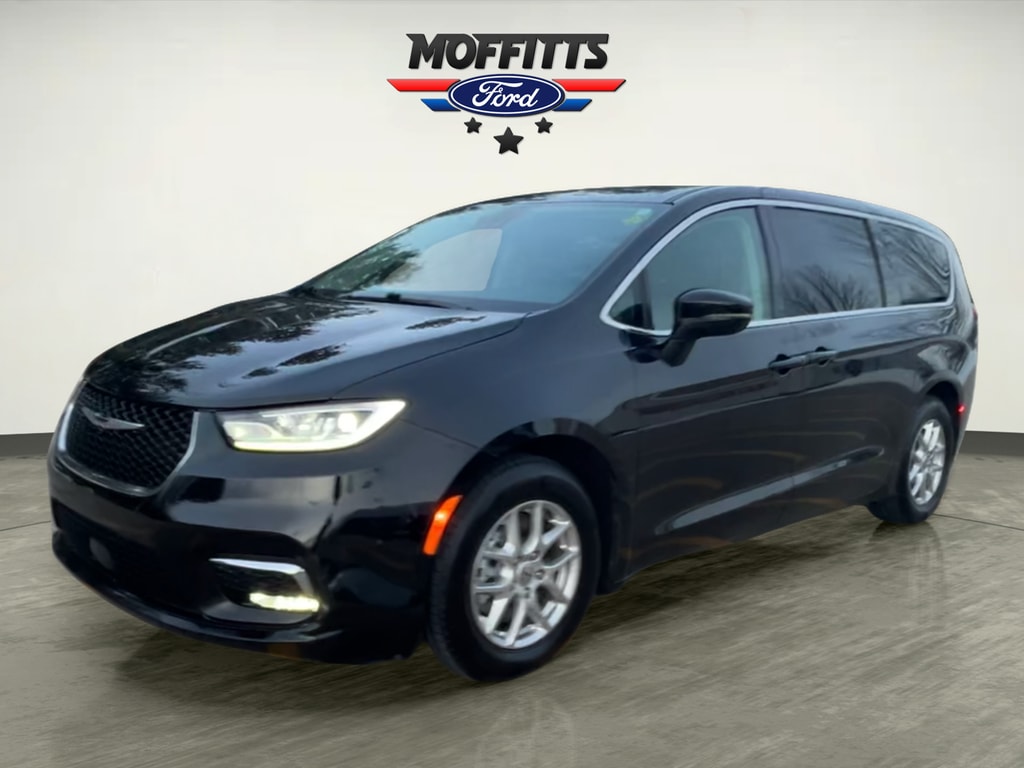 Used 2023 Chrysler Pacifica Touring L Minivan/Van