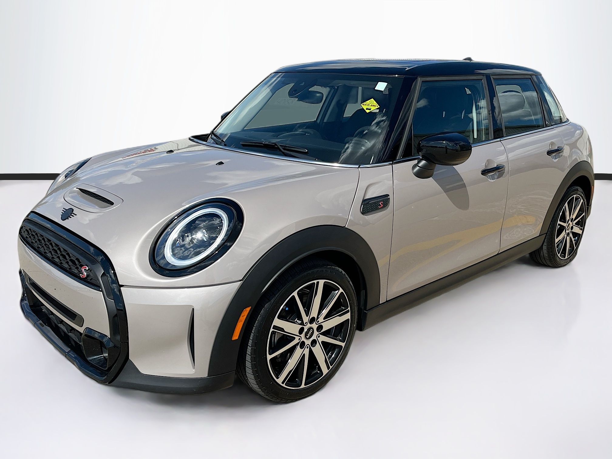 2024 MINI Hardtop 4 Door S's photo