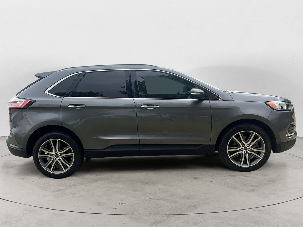 2021 Ford Edge Titanium photo 4