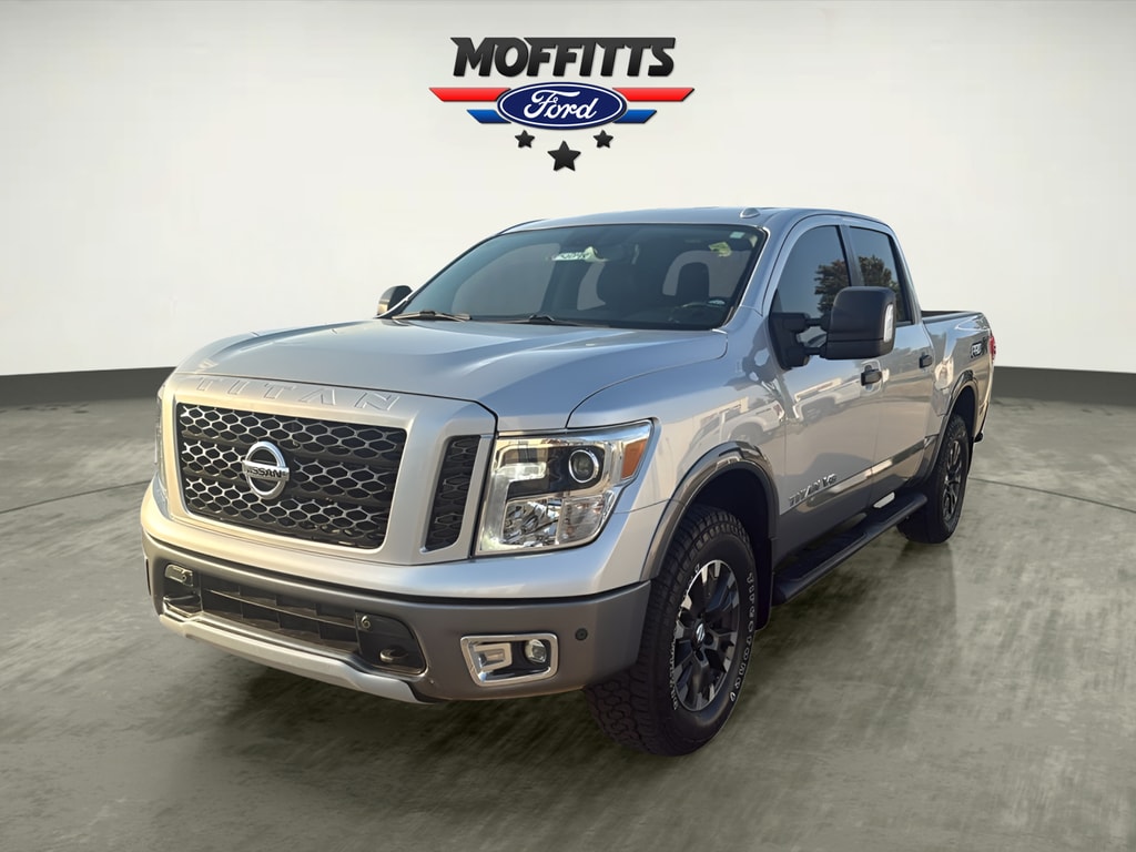 2019 Nissan Titan PRO-4X's photo
