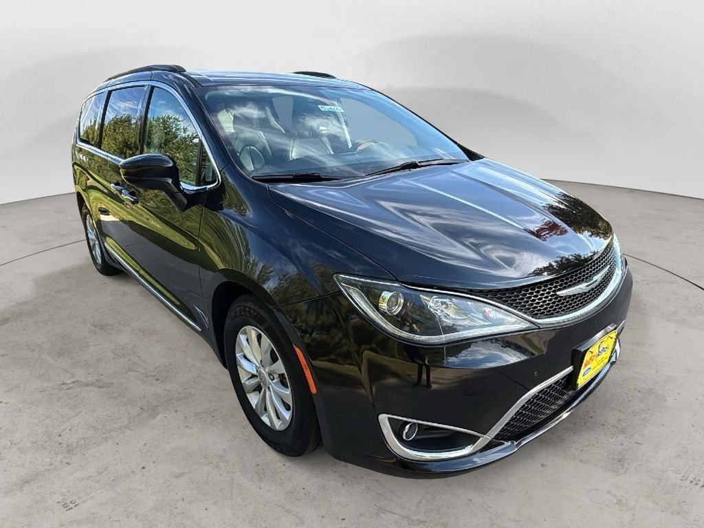 Used 2017 Chrysler Pacifica Touring L Minivan/Van