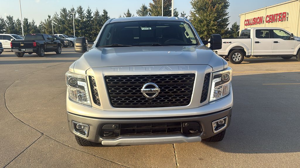 2019 Nissan Titan PRO-4X photo 2