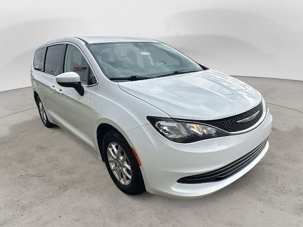 2020 Chrysler Voyager LX photo 3