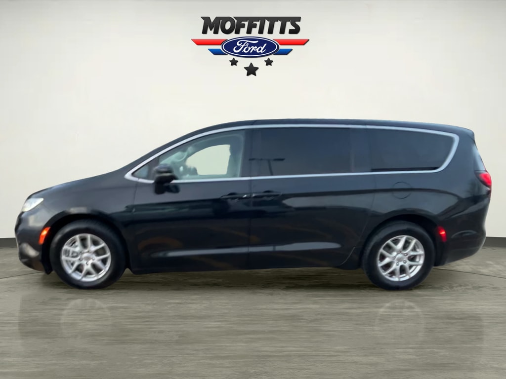 Used 2023 Chrysler Pacifica Touring L Minivan/Van