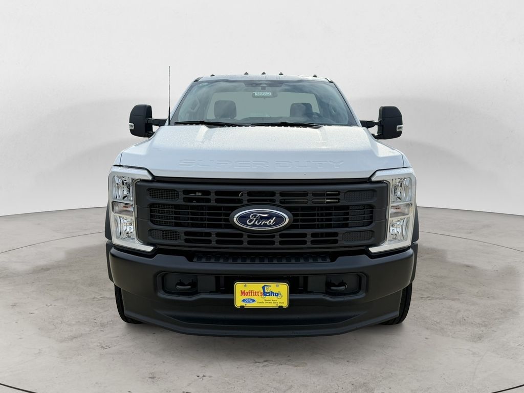 2025 Ford F-600 photo 2