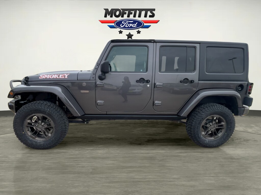 2016 Jeep Wrangler Unlimited Sahara photo 2