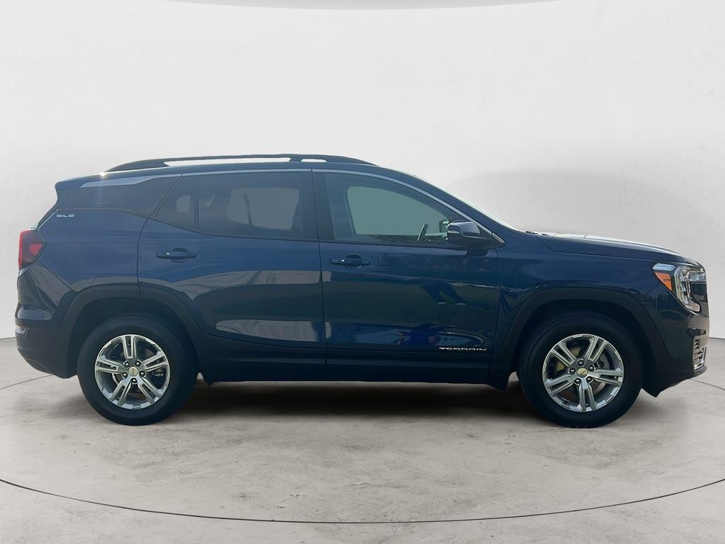 2022 Gmc Terrain SLE photo 2