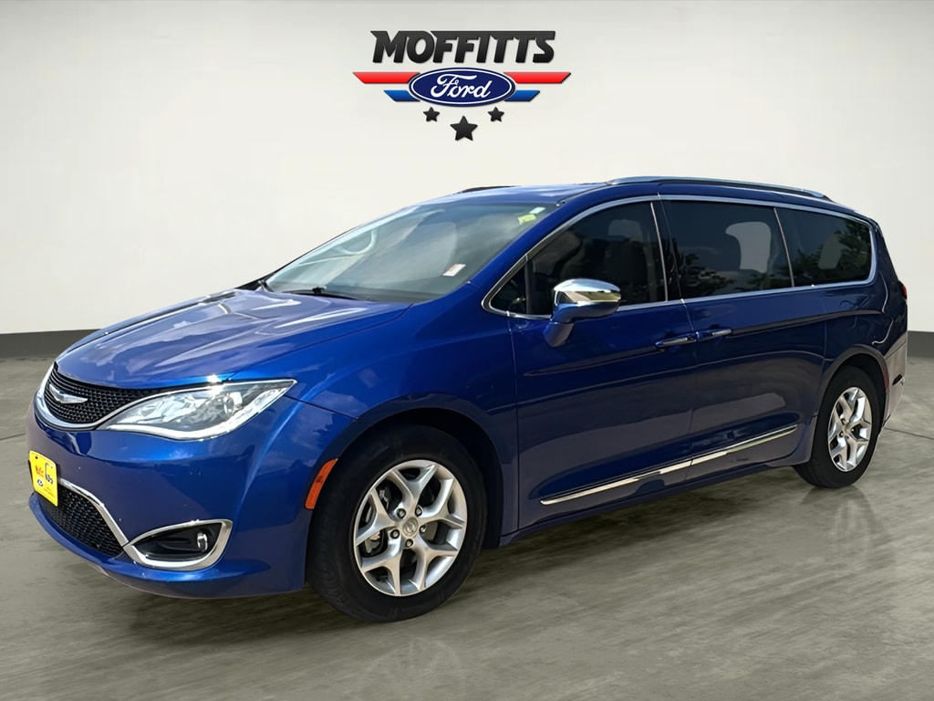 2020 Chrysler Pacifica Limited's photo