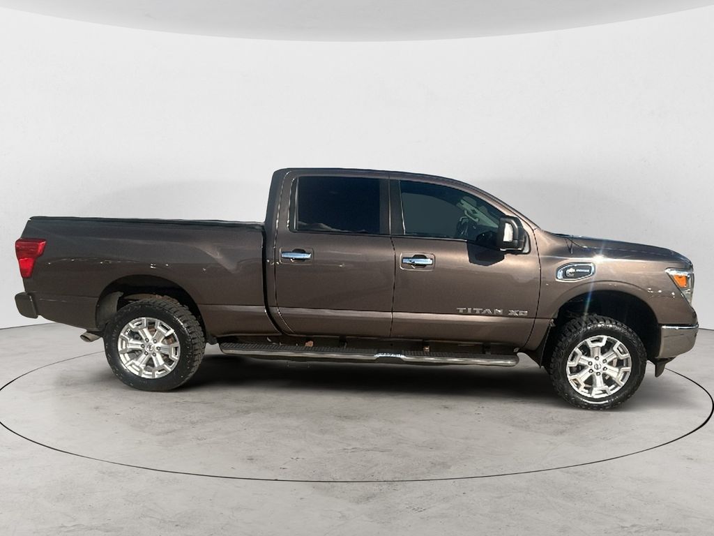 2016 Nissan Titan SV photo 2