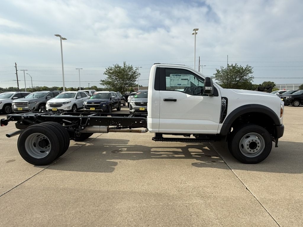 2025 Ford F-600 photo 4