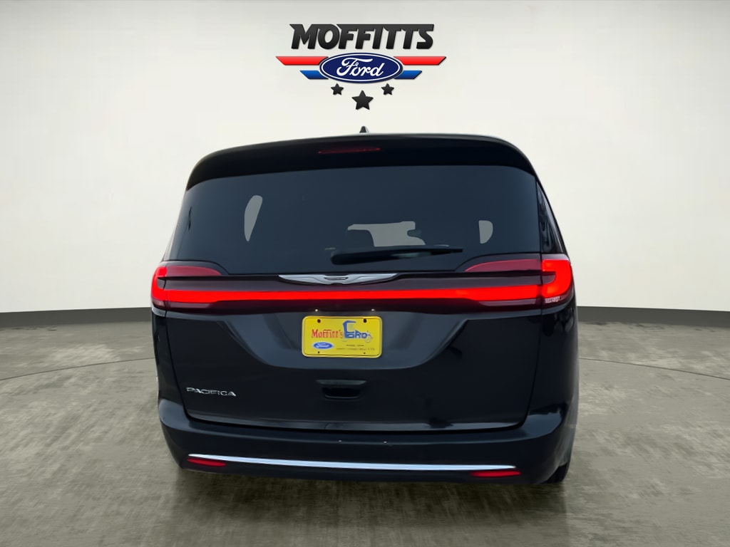 Used 2023 Chrysler Pacifica Touring L Minivan/Van