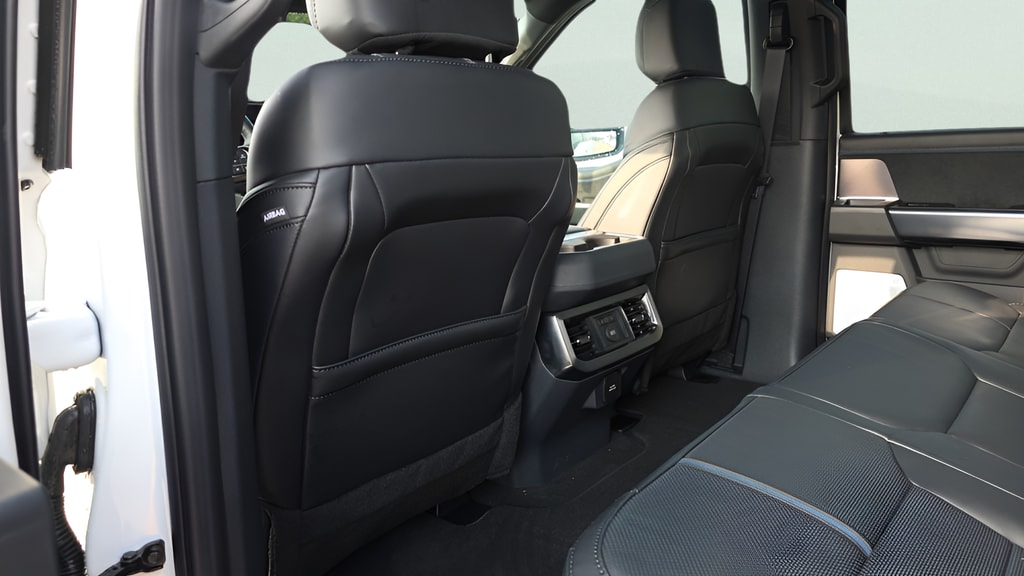 2026 Ford F-250 Super Duty Platinum - Photo 16