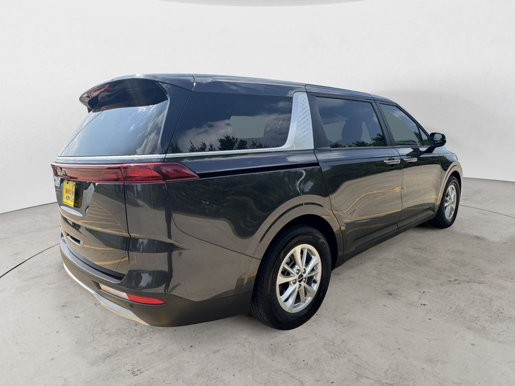 2022 Kia Carnival LX photo 4