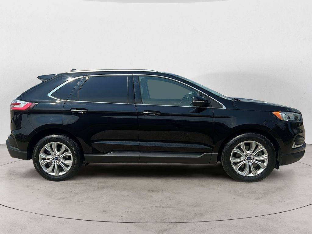 2020 Ford Edge Titanium photo 2
