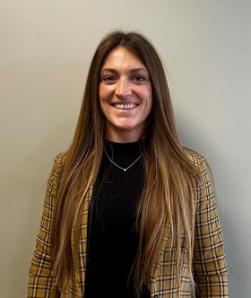 Staff member Jessie from ID_daf38e206a69