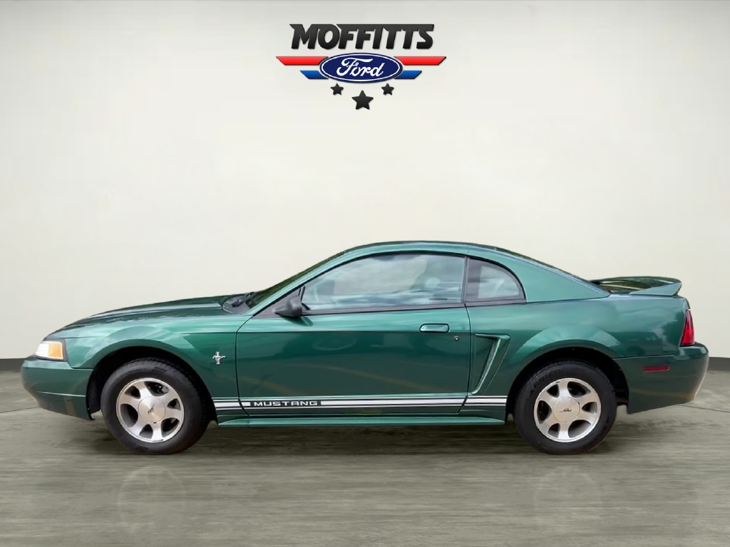 Used 2000 Ford Mustang Base with VIN 1FAFP4048YF141252 for sale in Boone, IA