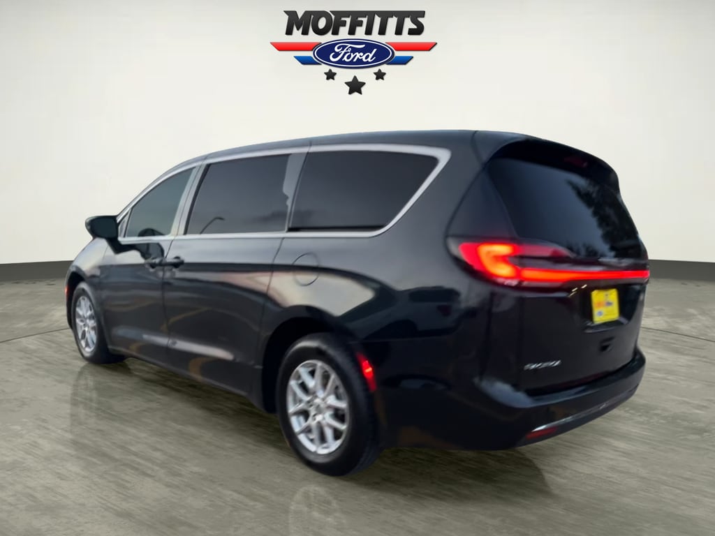 Used 2023 Chrysler Pacifica Touring L Minivan/Van