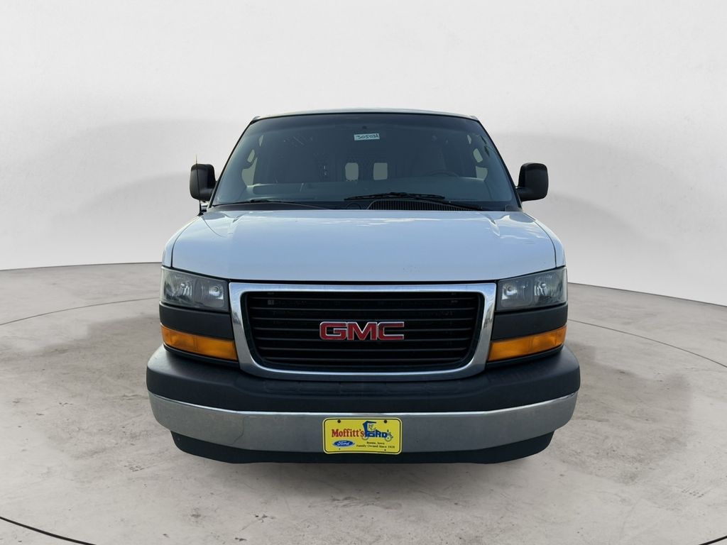 2017 Gmc Savana 2500 Cargo photo 2