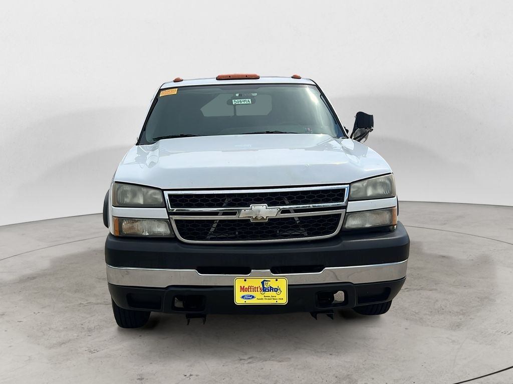 Used 2006 Chevrolet Silverado 3500 Chassis Cab Work Truck with VIN 1GBJK34U46E138752 for sale in Boone, IA