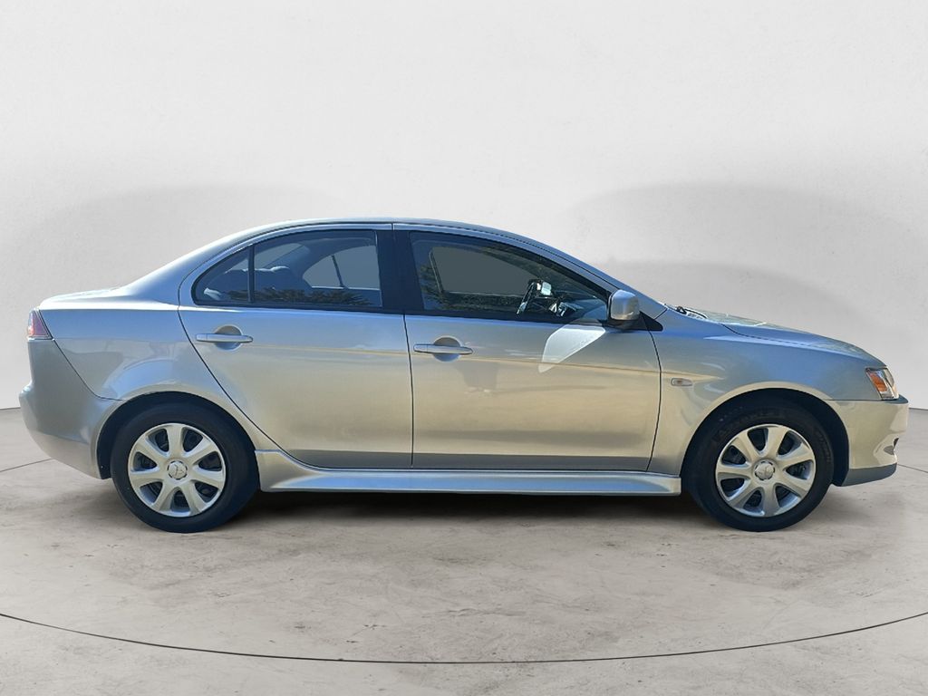2014 Mitsubishi Lancer ES photo 4