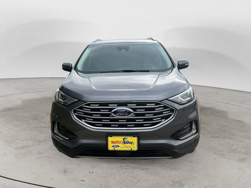 2021 Ford Edge Titanium photo 2