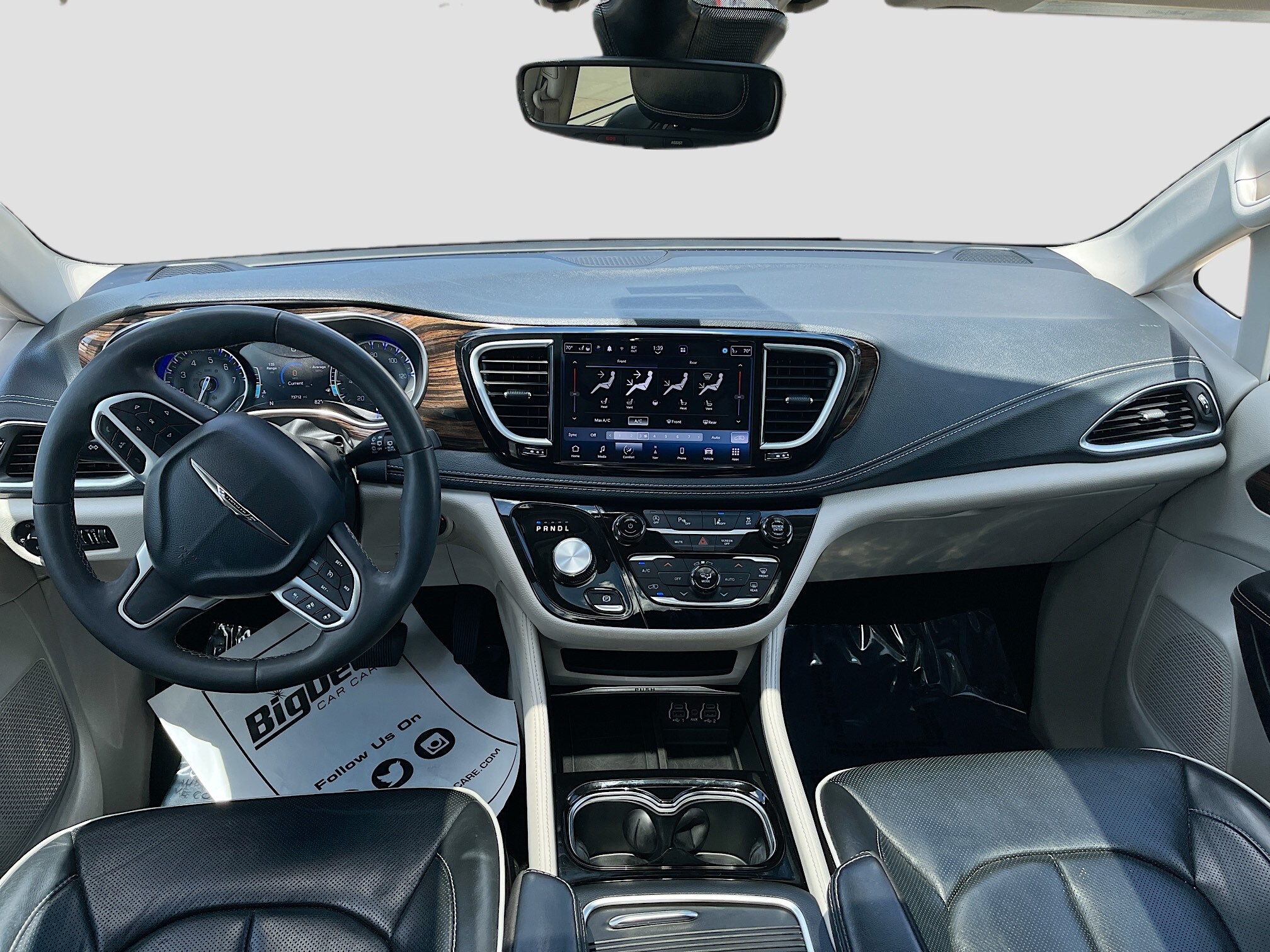 2023 Chrysler Pacifica Limited photo 2