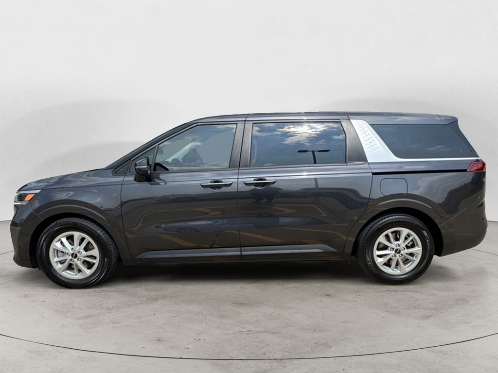 2022 Kia Carnival LX photo 2
