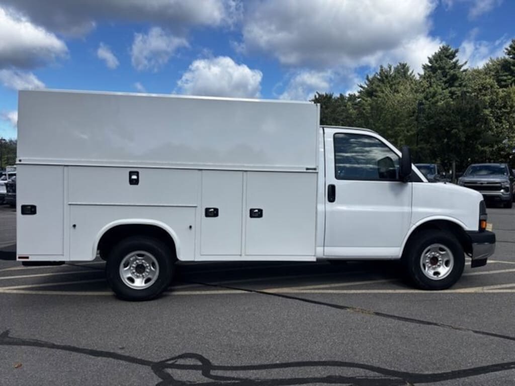 New 2024 Chevrolet Express Cutaway 3500 1WT Cutaway Van