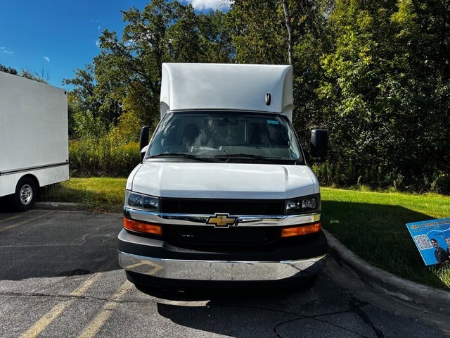2024 Chevrolet Express Cutaway Base's photo