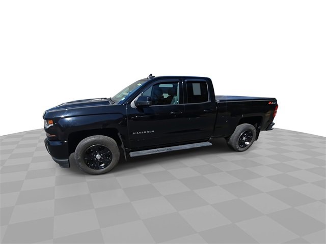 2019 Chevrolet Silverado LT photo 3