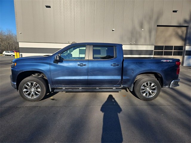 2022 Chevrolet Silverado 1500 LT photo 2