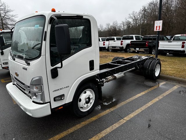 2024 Chevrolet Silverado 4500HD photo 2