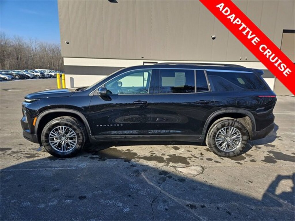 Used 2025 Chevrolet Traverse LT SUV